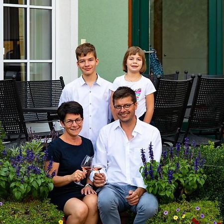 Weingut Familie Bauer Grossriedenthal Exterior foto