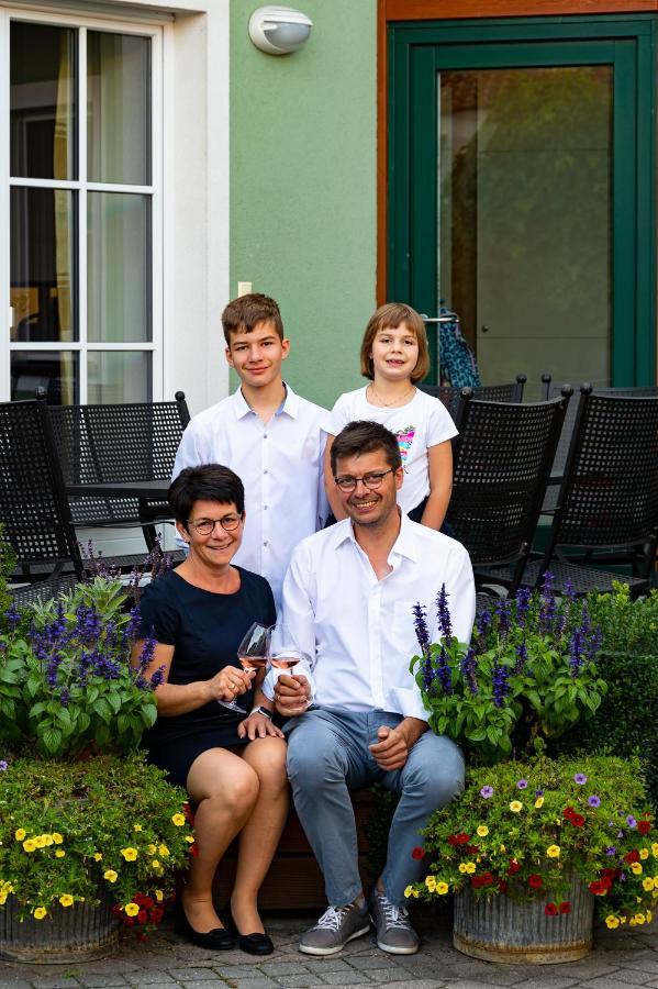 Weingut Familie Bauer Grossriedenthal Exterior foto
