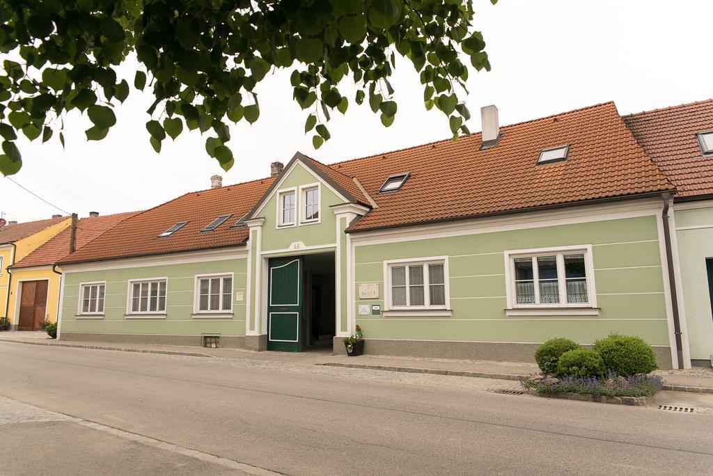 Weingut Familie Bauer Grossriedenthal Exterior foto